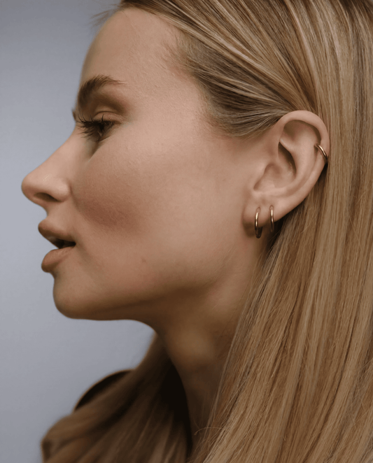 Single Halo 8mm Gold Huggie Hoop Earring | 18K Gold | Implant Grade Titanium