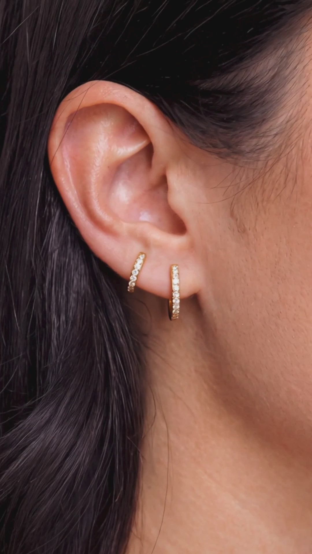 Olivia Classic Gold titanium huggie hoop earrings video — implant grade ASTM F136, hypoallergenic for sensitive ears